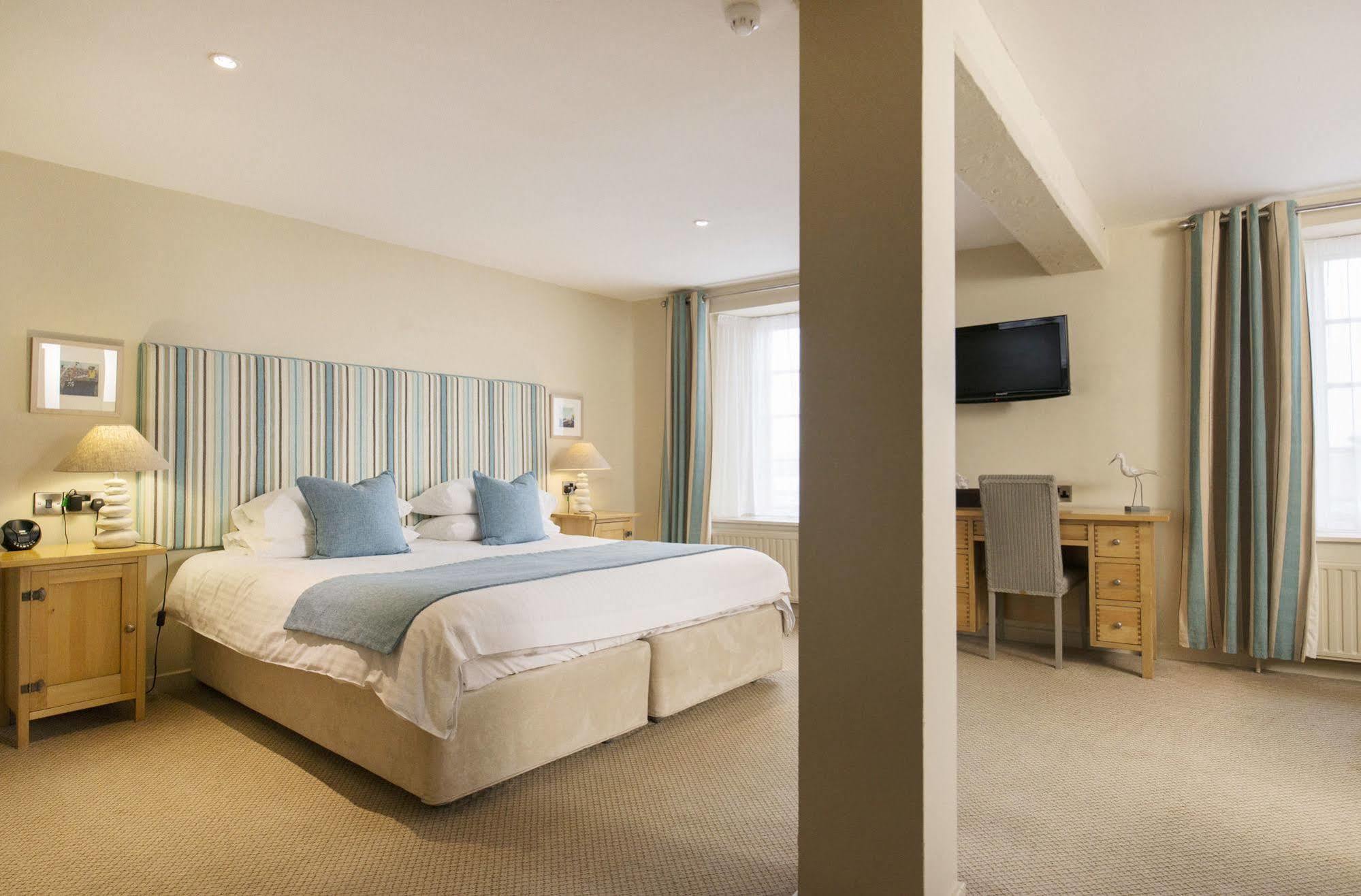 The Old Custom House Hotel Padstow Exterior photo